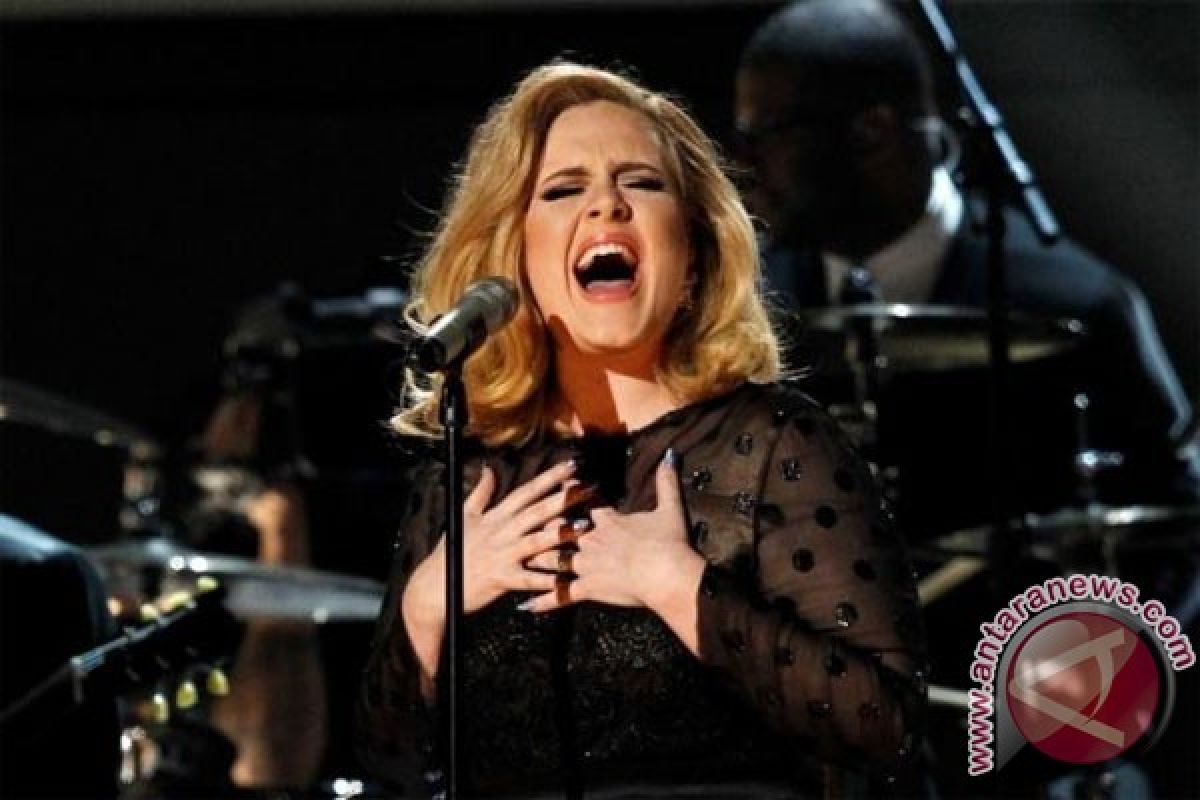 Adele Batalkan Dua Konser di Stadion Wembley Karena Masalah Suara