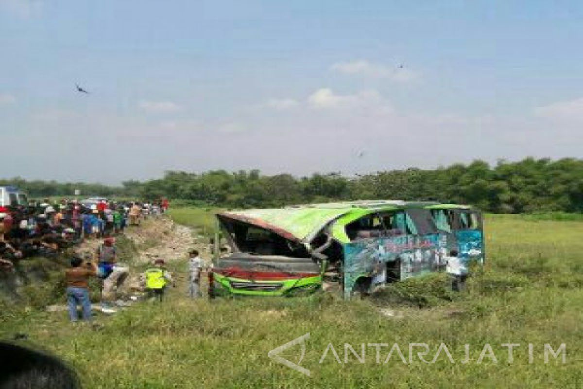 Polisi Tangani Kecelakaan Bus di Jombang Satu Meninggal Dunia     