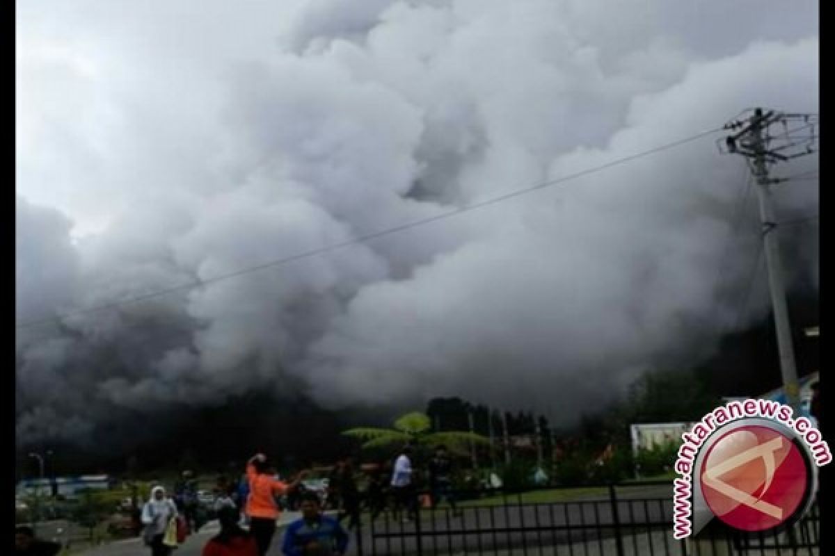 Letusan freatik di kawah Sileri Dieng