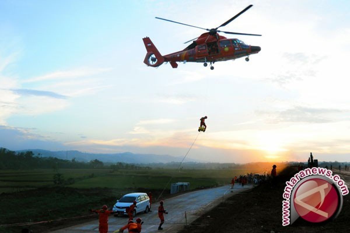 Tiga Korban Meninggal Heli Basarnas Dievakuasi