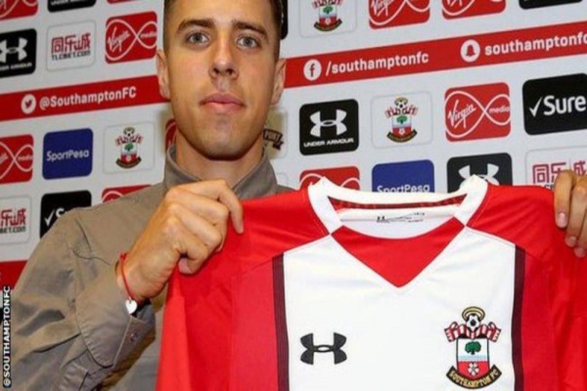 Southampton rekrut Bednarek dari Lech Poznan