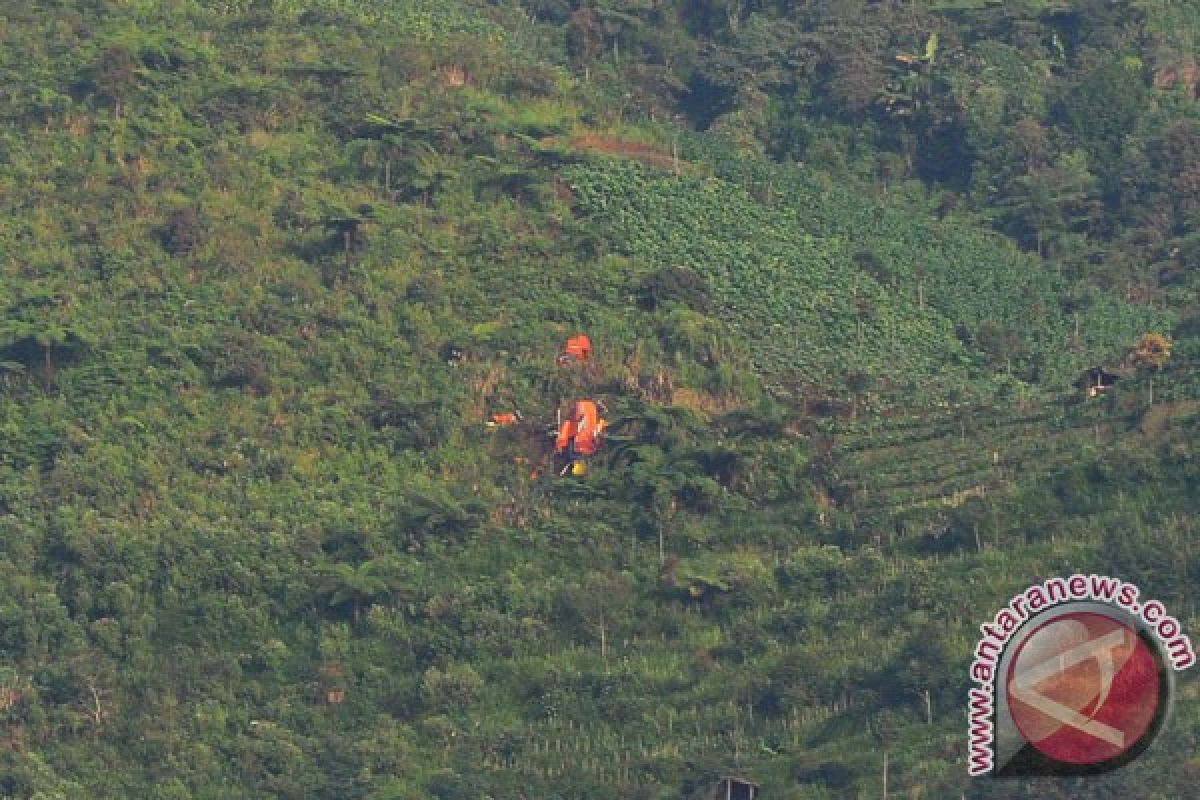 Lokasi jatuh heli Basarnas sulit dijangkau