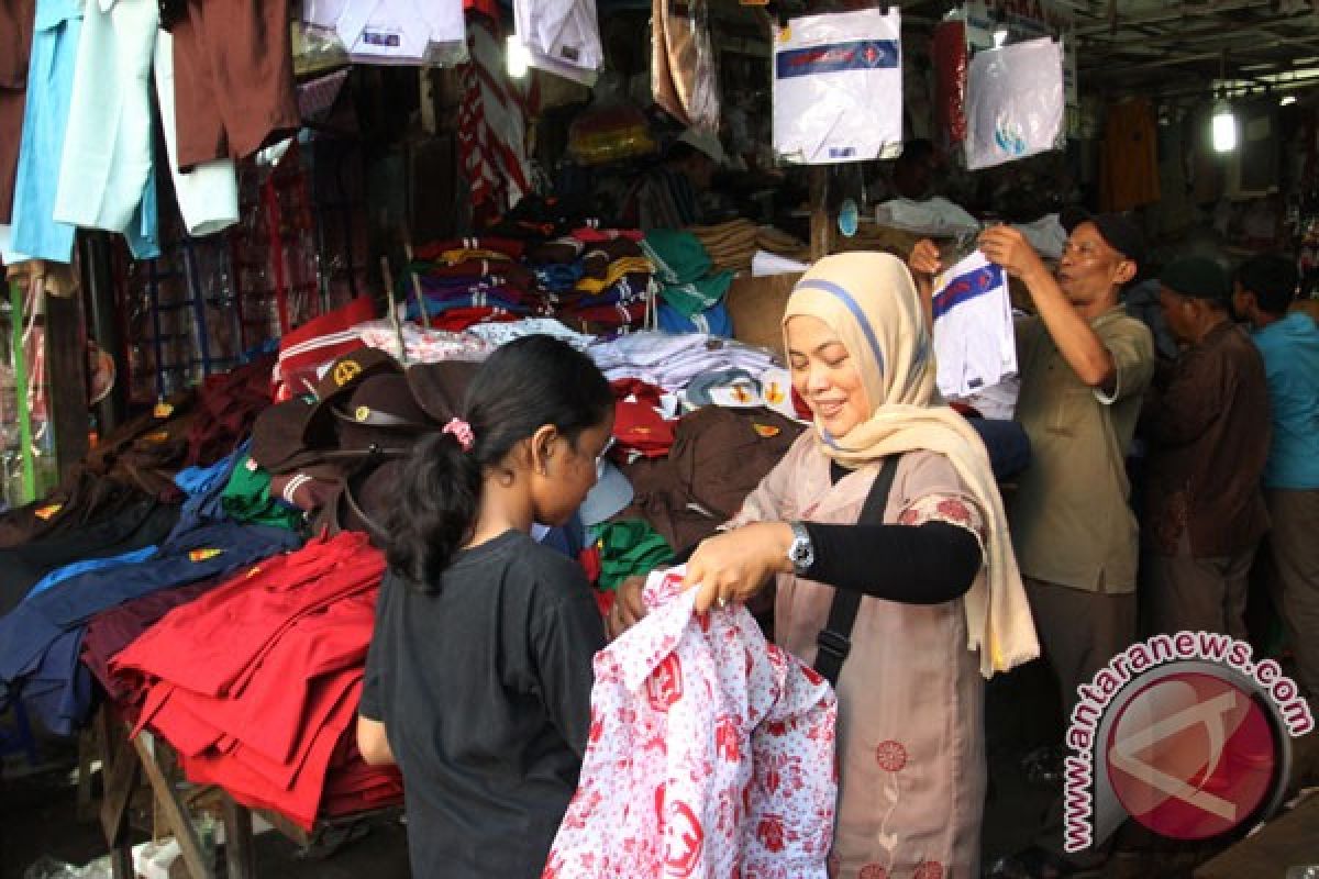 Orang tua diimbau mengantar anak hari pertama sekolah