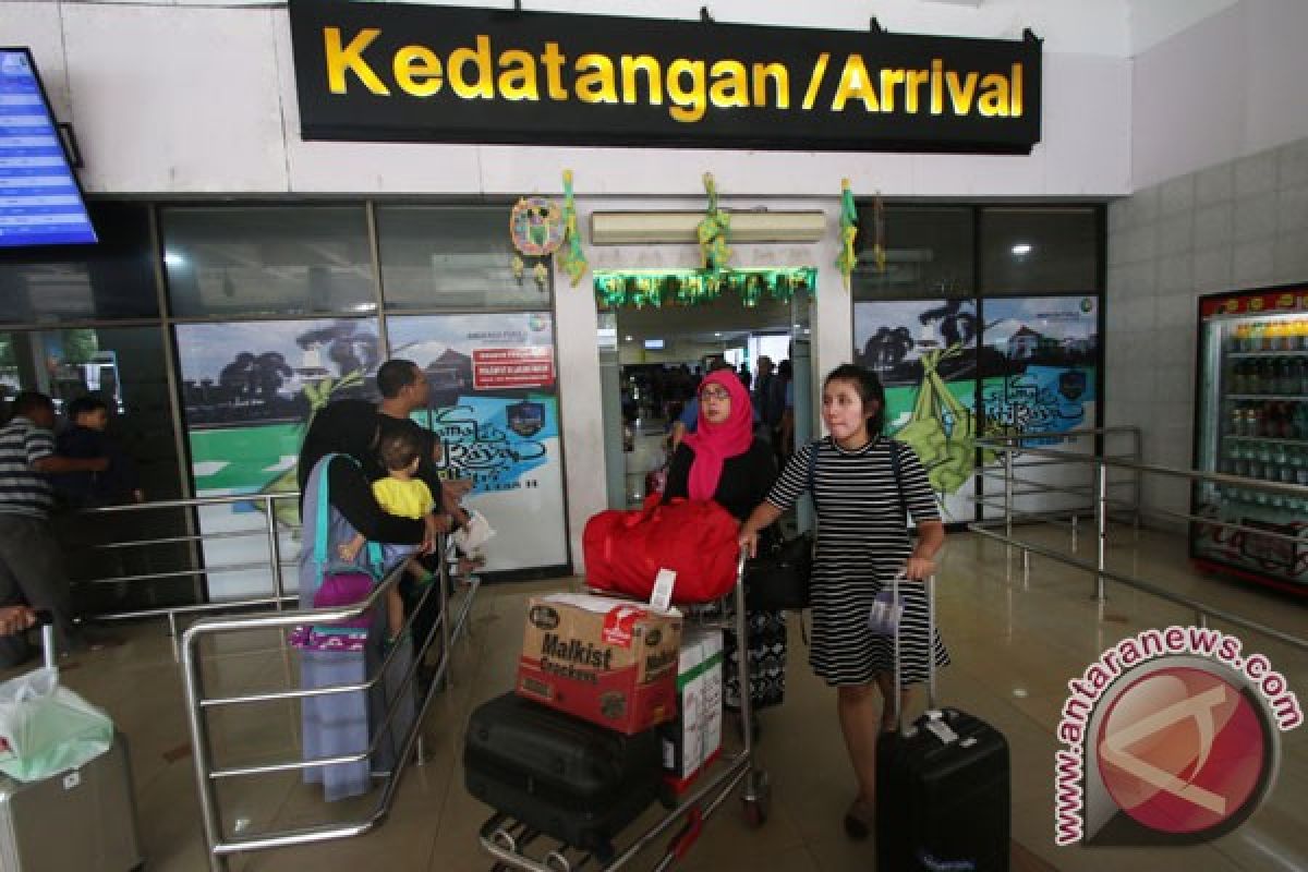 Pesawat masih jadi primadona untuk mudik