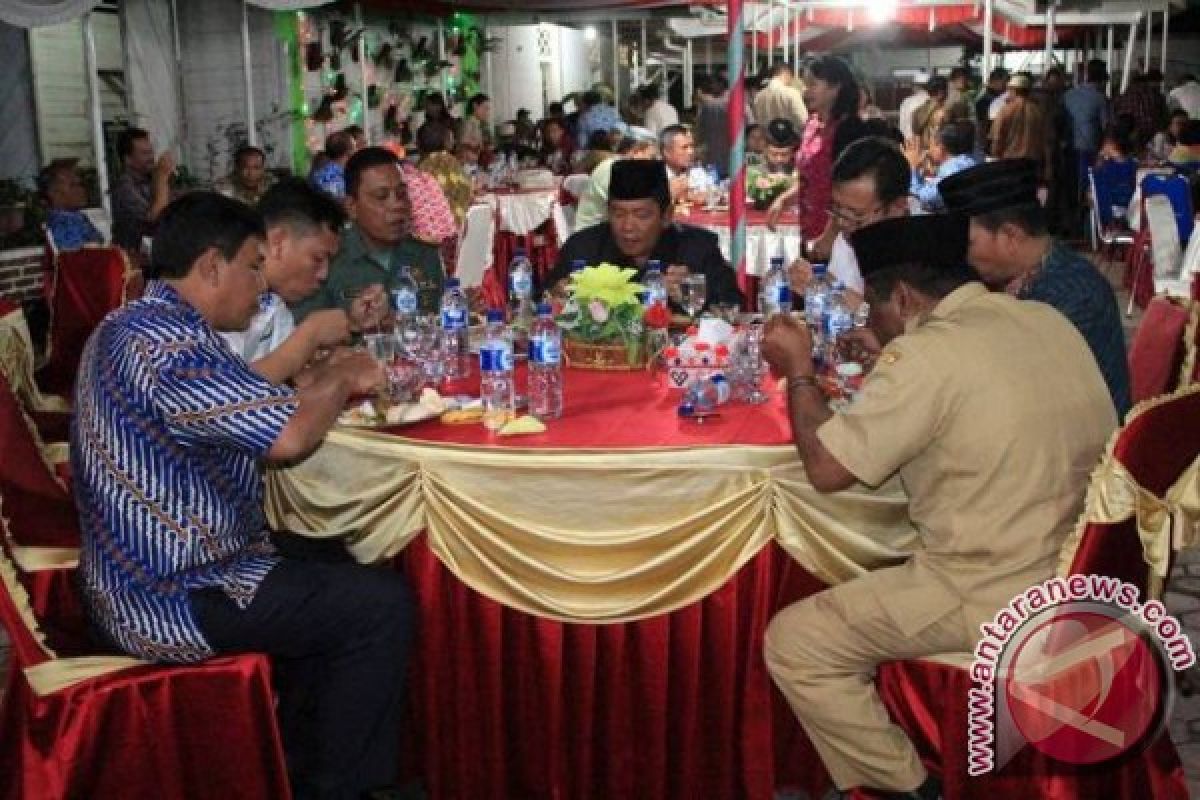 Pemkab Samosir Buka Puasa Bersama Umat Muslim