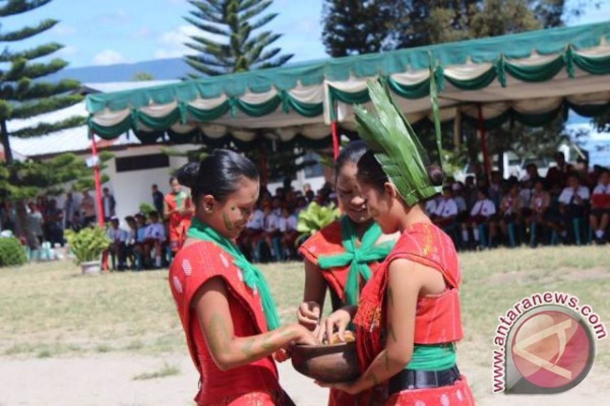 Bupati Samosir Ajak Warga Jaga Lingkungan