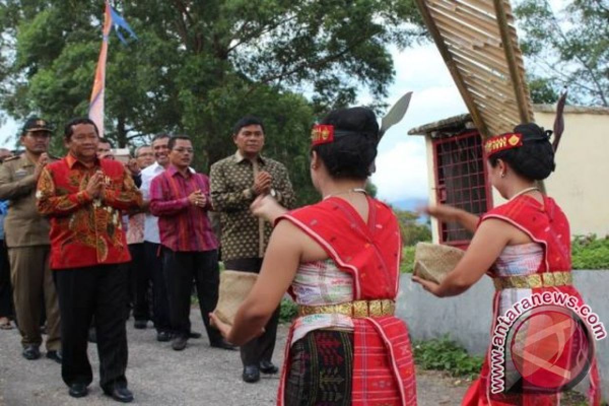 Tortor Lima Puak Batak di Samosir