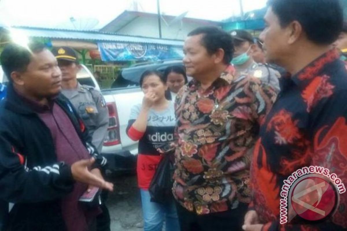 Bupati Samosir Tinjau Pelayanan KMP Fery 