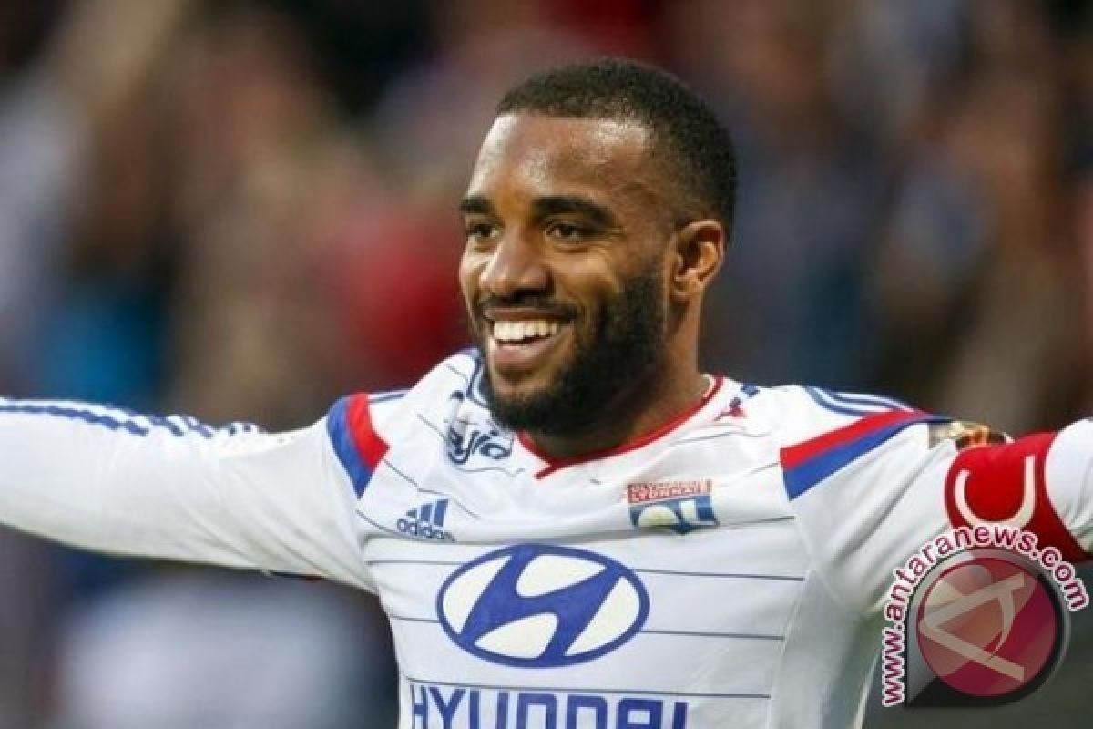 Alexandre Lacazette Jalani Pemeriksaan Medis di Arsenal