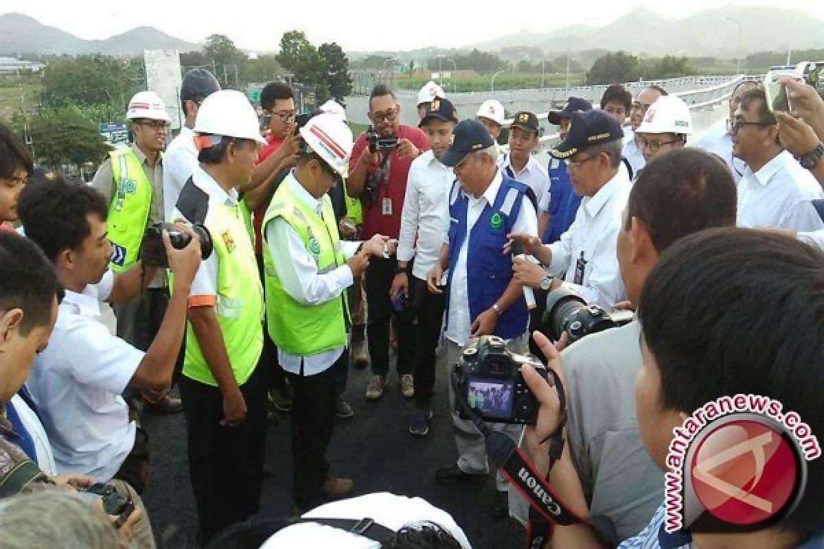 Menteri PUPR akui tol darurat dan empat flyover ampuh memecah kemacetan arus mudik Lebaran