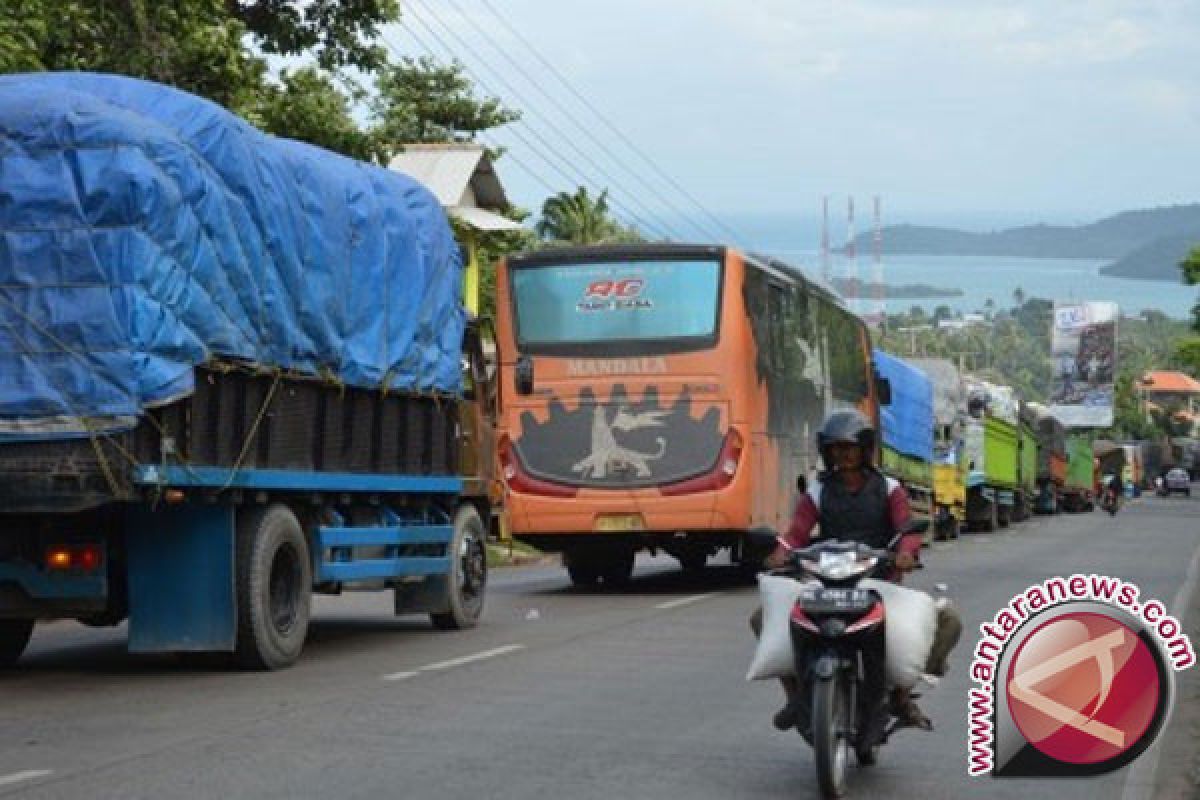 Sumbar Jajaki Alternatif Atasi Kemacetan Lintas Sumatera