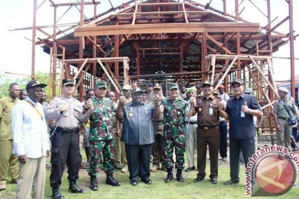 Bupati Isias Douw buka TMMD di Nabire