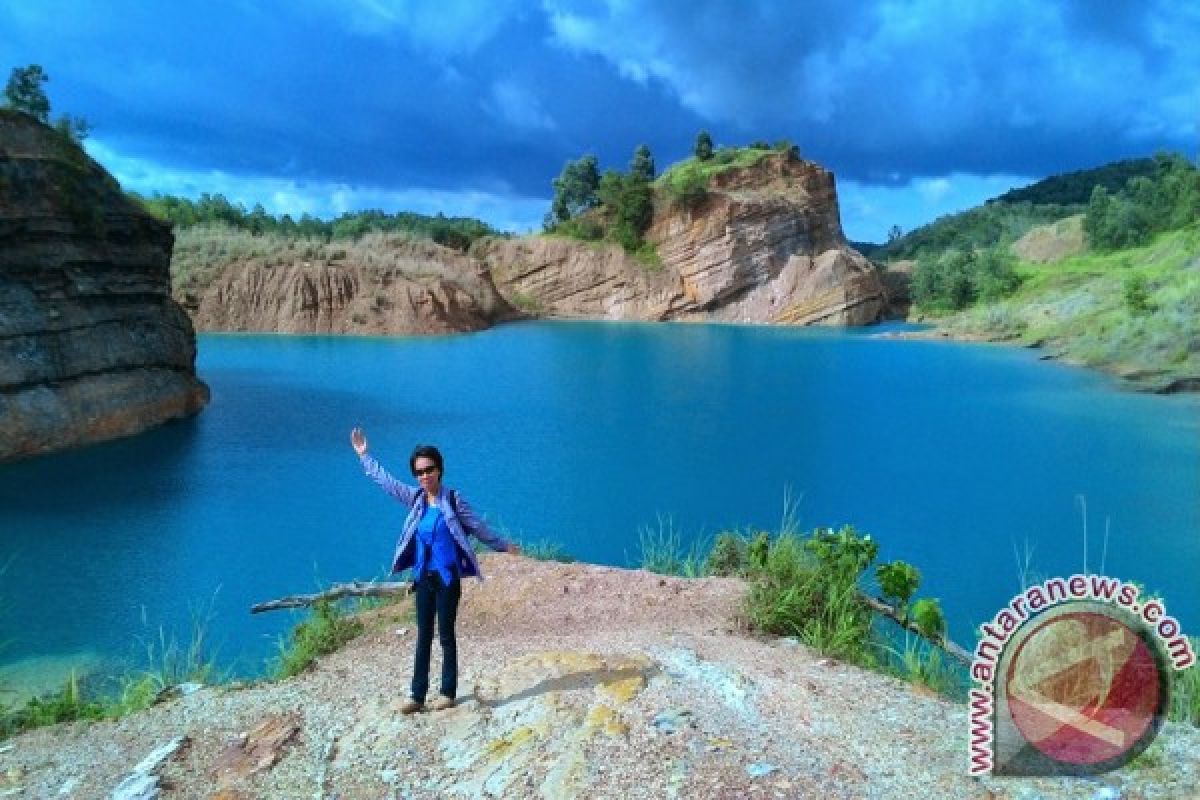 Pengunjung Obyek Wisata Danau Biru 6.000 Orang