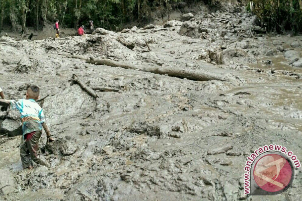 Air Sungai Berlumpur, 100 KK di Taratak Tinggi Tanpa Listrik