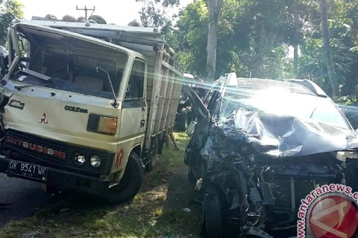 Pengemudi Asal Lombok Tewas Kecelakaan karena Mengantuk