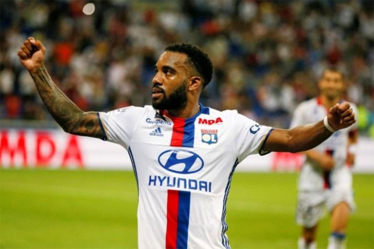 Arsenal datangkan penyerang Prancis Lacazette