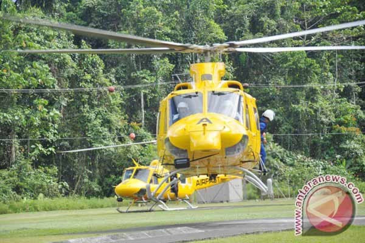 Helikopter Airfast evakuasi korban Pesawat AMA