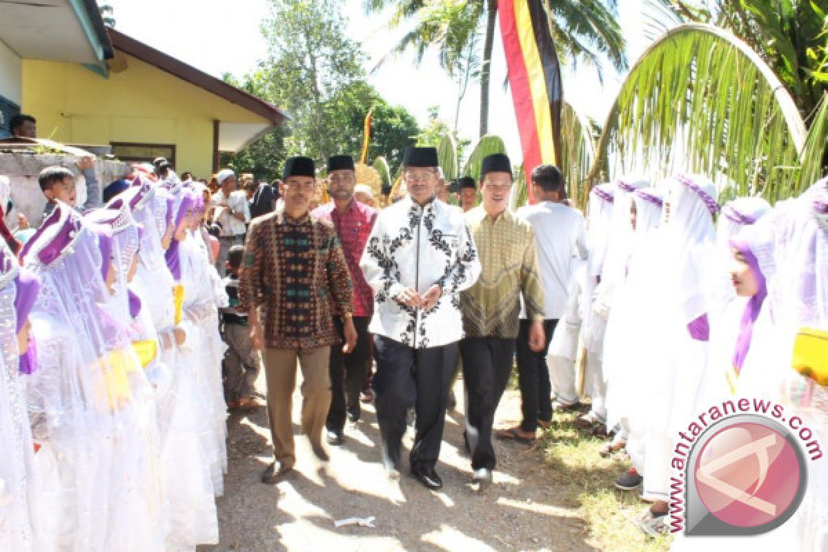 Bupati Dorong Masyarakat Solok Khatam Al Quran Berulangkali