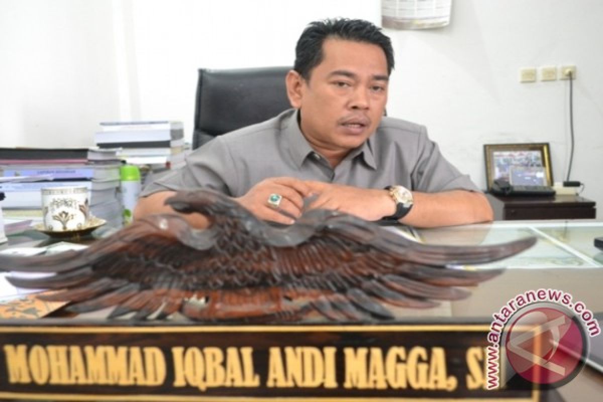 Legislator: guru kesenian dari DKP Palu tidak pernah mengajar