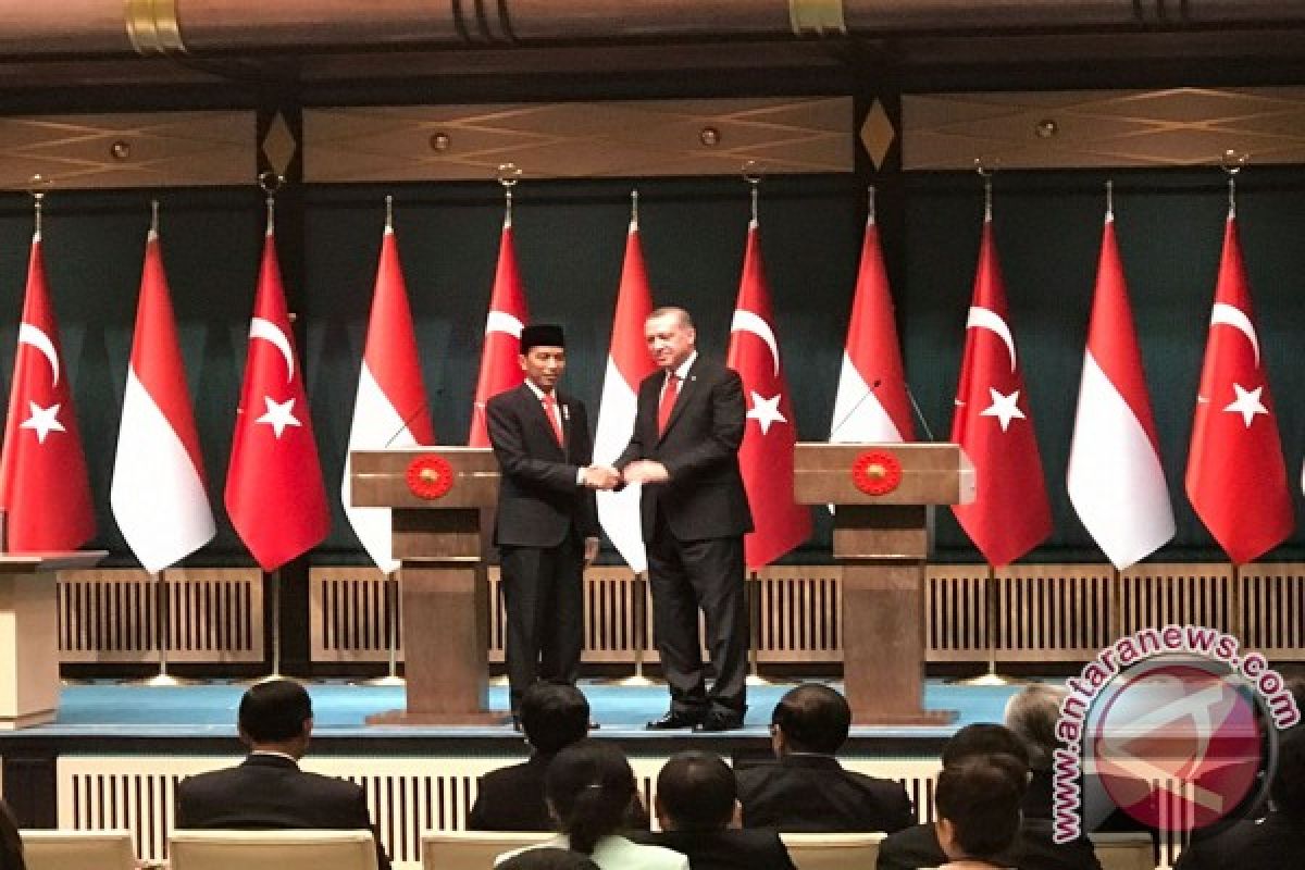 Jokowi, Erdogan discuss Qatar issue at bilateral meeting