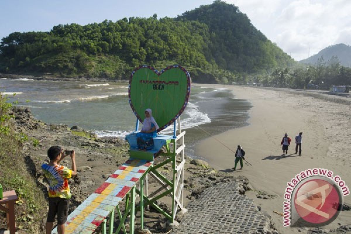 Korban tenggelam pantai Tanggulangin Kebumen berhasil dievakuasi