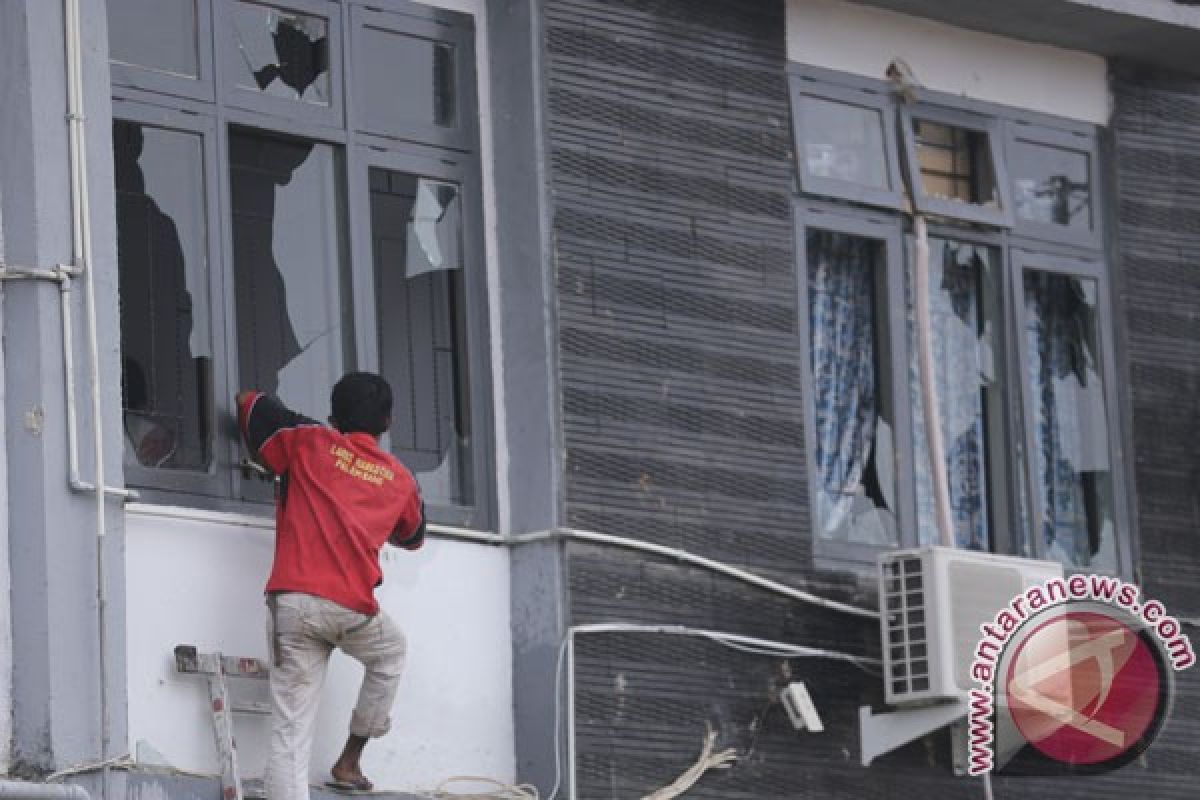 Ruangan kantor LP Banda Aceh hangus terbakar