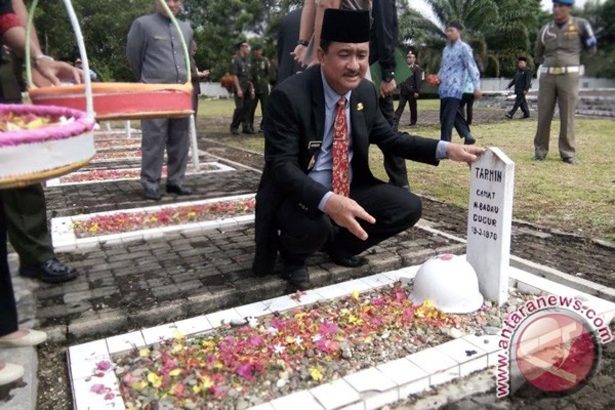 Warga Kapuas Hulu Peringati Hari Berkabung Daerah