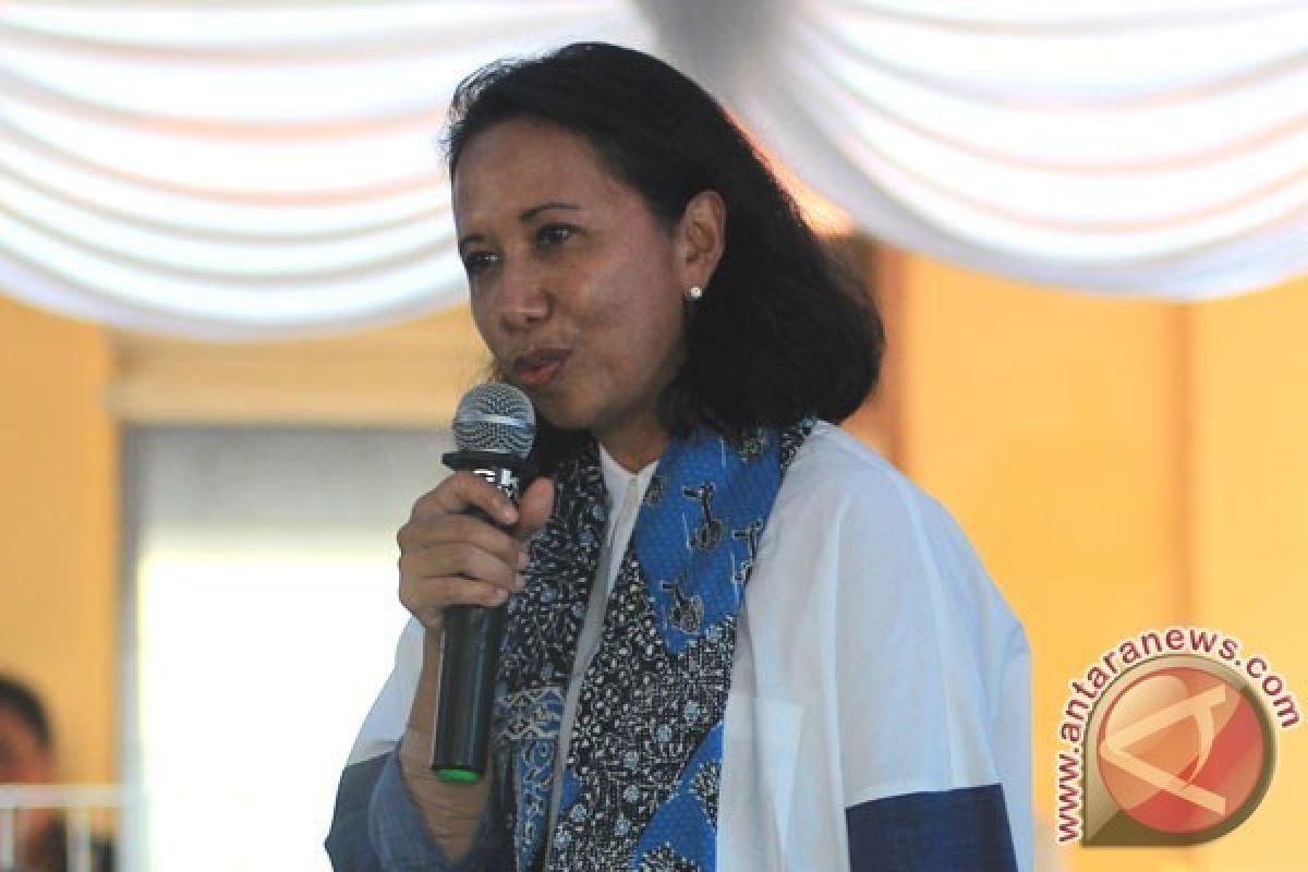 Menteri Rini pamerkan pembangunan tol kepada santri