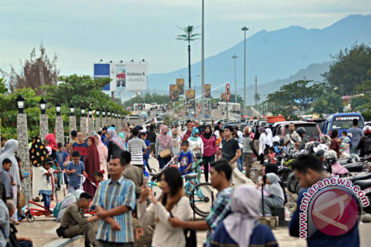 Warga Nilai Pemkot Padang Berhasil Tata Pantai