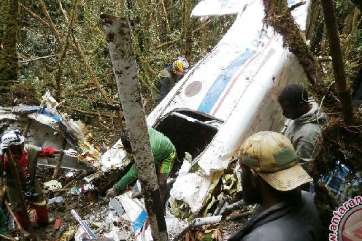 Empat jenazah korban pesawat AMA berhasil dievakuasi