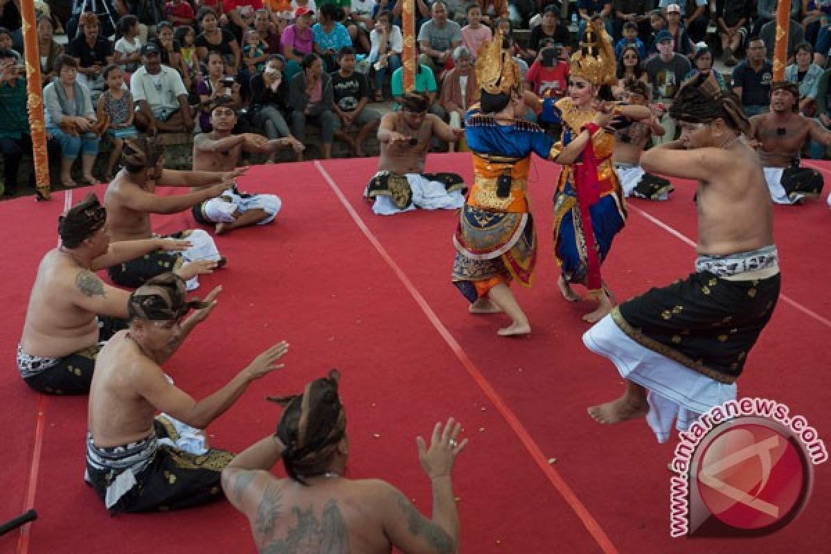 Indonesian Hindu University performed kecak ramayana dance in india