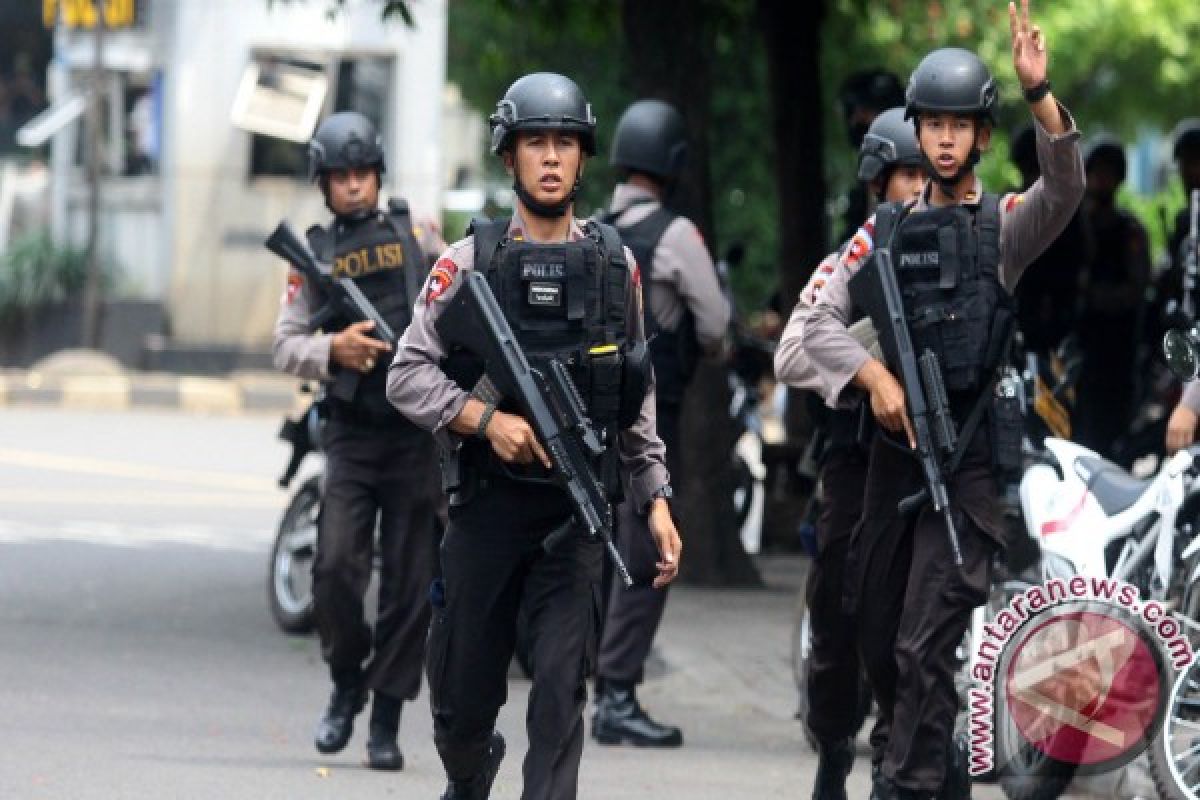 Ratusan polisi berjaga di sekitar Kantor KPU Pusat