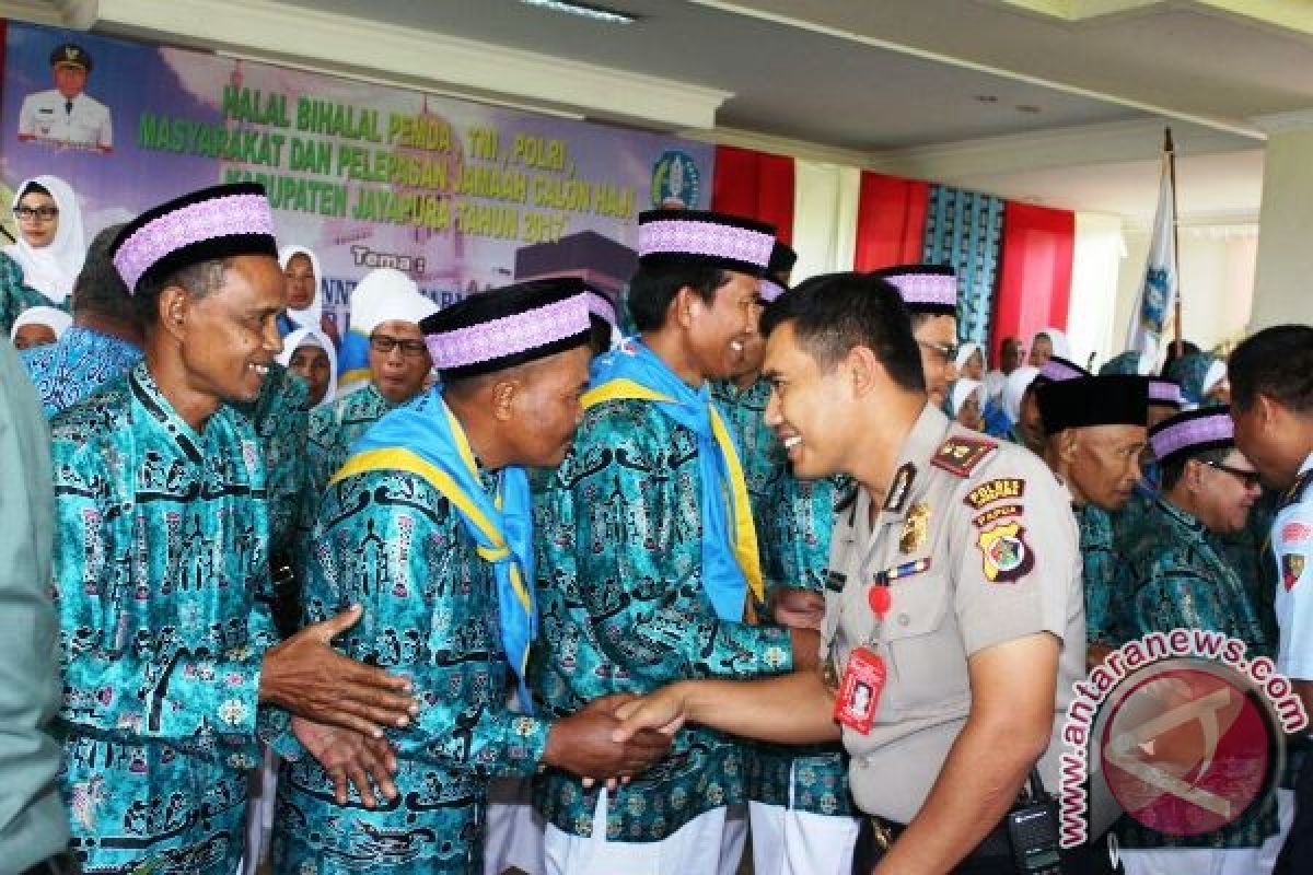 Bupati Mathius Awaitauw lepas 91 calhaj Kabupaten Jayapura 