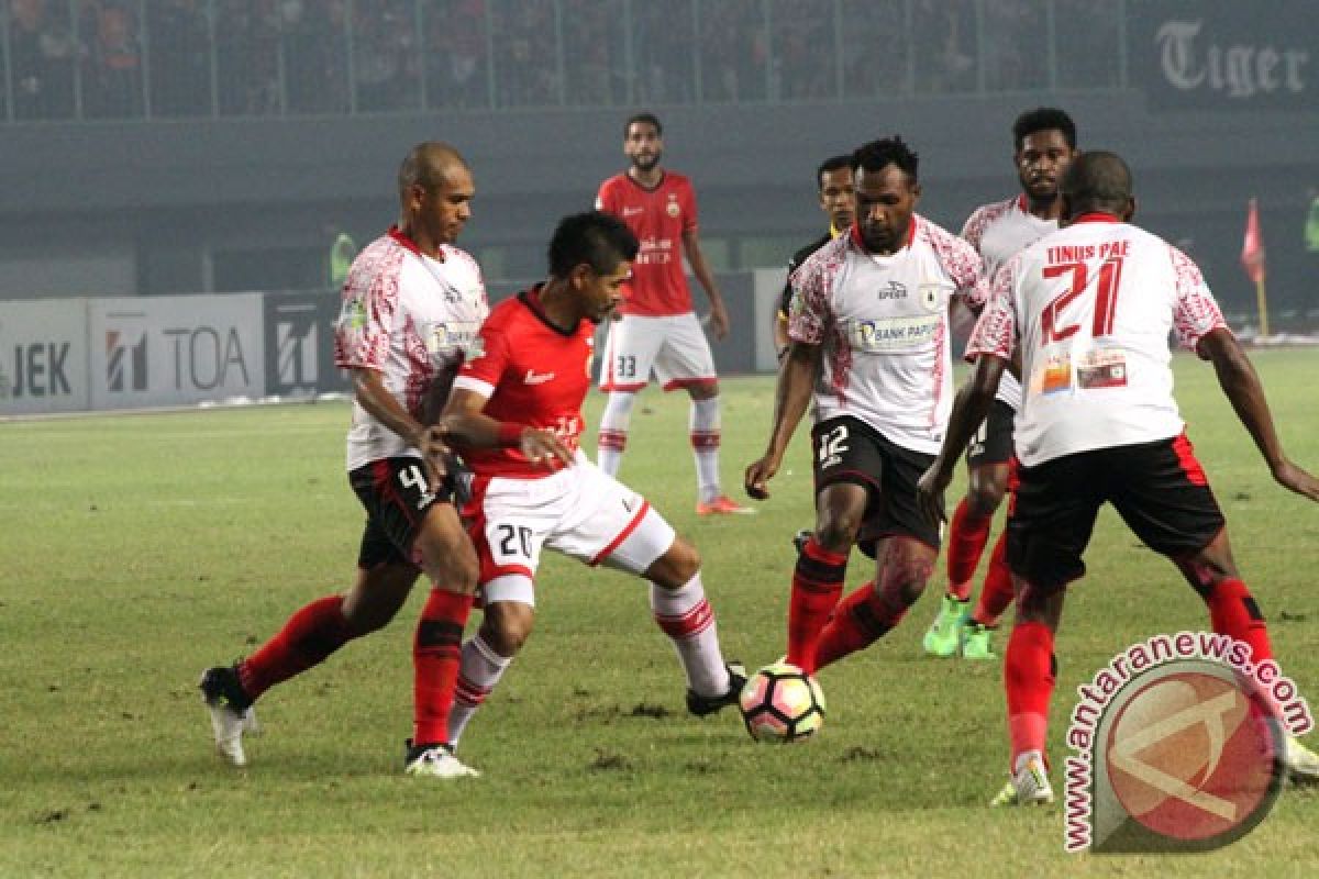 Ricardo Salampessy absen di laga perdana