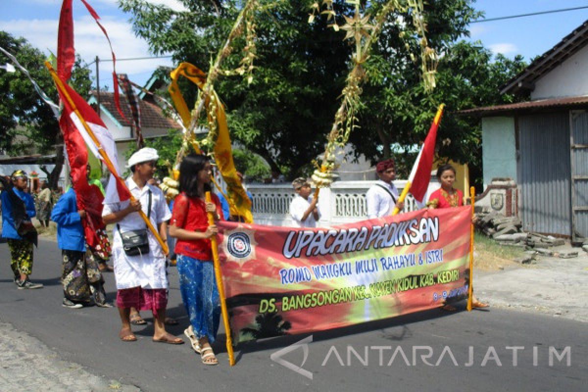 Warga Hindu di Kediri Rayakan Pelantikan Pendeta Baru      