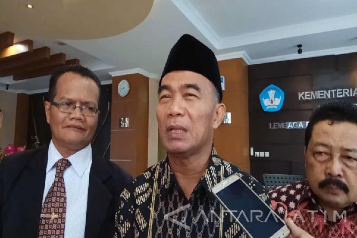 Kemendikbud Persiapkan Penerapan Program Sekolah Lima Hari (Video)