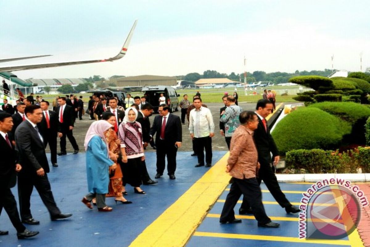 President Joko Widodo arrives home from G20 Summit