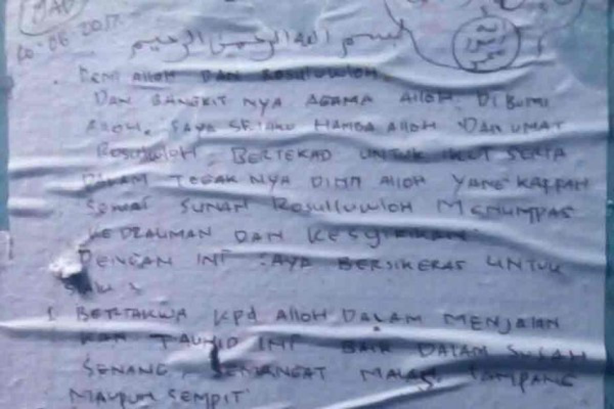 Warga temukan surat baiat di kontrakan AW