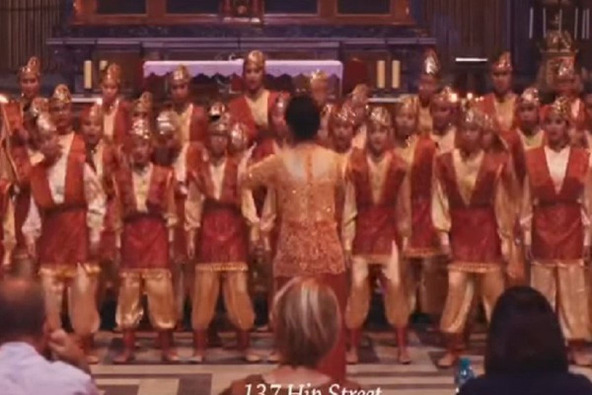 Paduan suara Resonanz juara umum di Roma