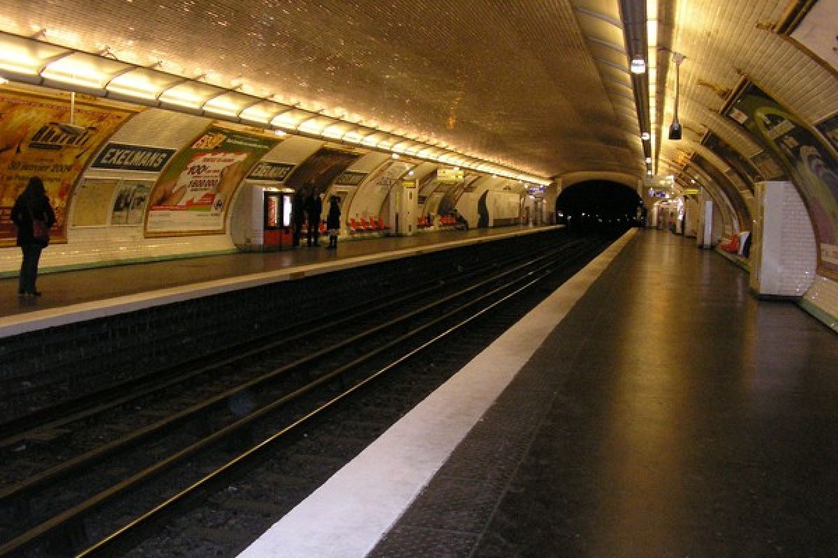 Stasiun metro Paris sempat ditutup karena banjir