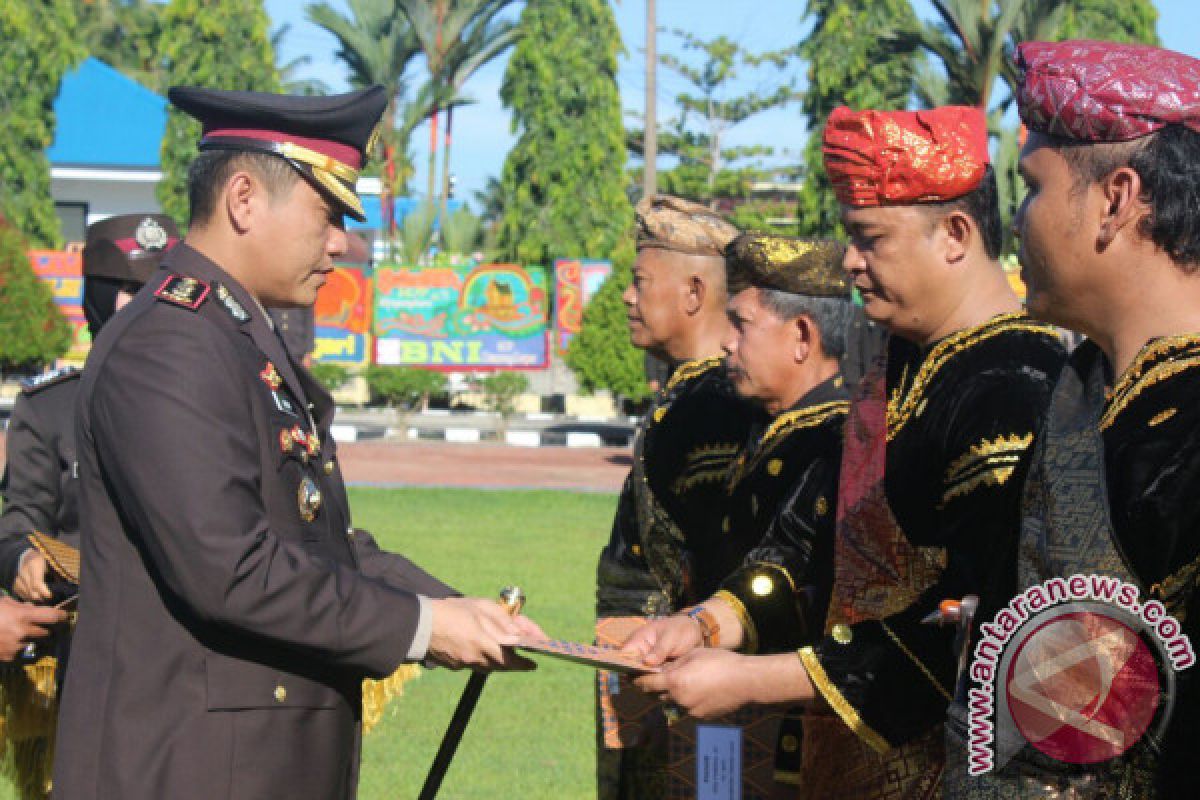 Jadi Panutan Anak Kemenakan, Tujuh Polisi di Pasbar Dapat Penghargaan