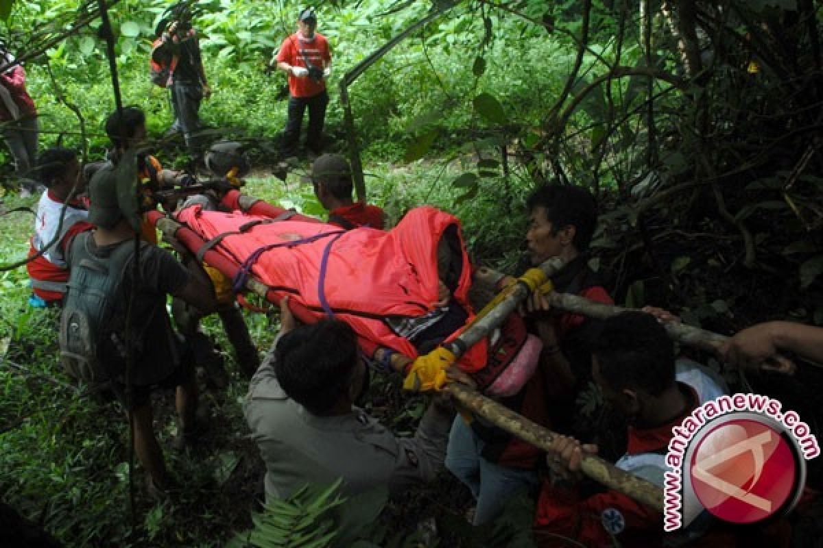 Tim SAR Gabungan Selamatkan Pendaki Gunung Slamet