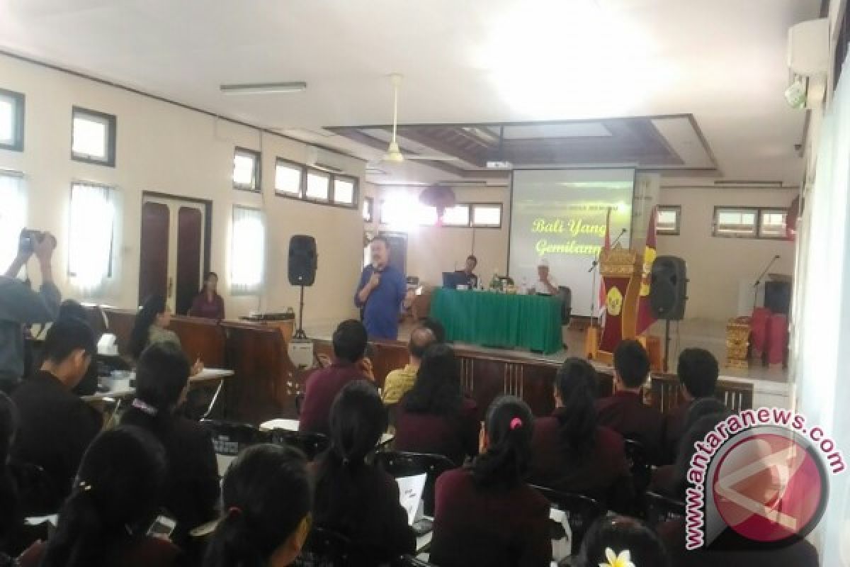 Anggota DPR-RI Berikan Seminar Wirausaha di STAHN Mpu Kuturan