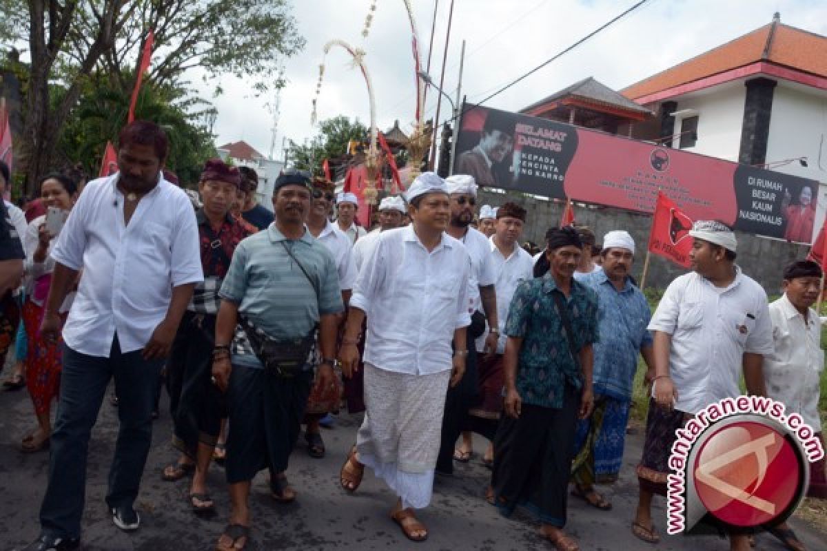 Dua pasangan calon pilkada Bali mendaftar berbeda hari