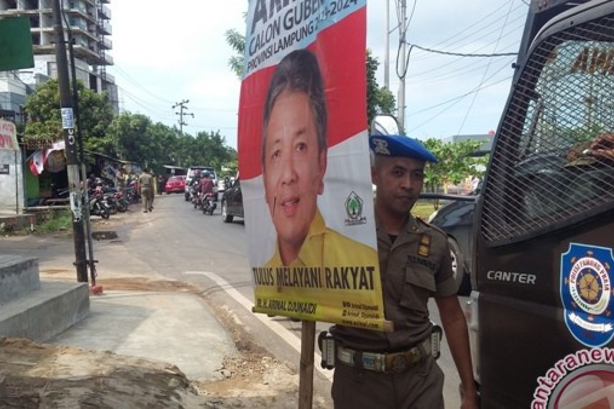  Dinilai merusak keindahan, poster bakal cagub diturunkan