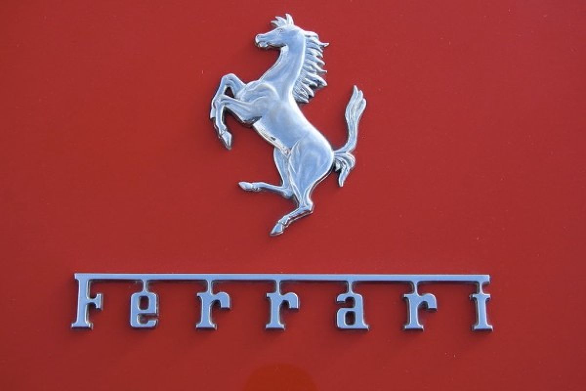 Ferrari bersiap memproduksi kendaraan elektrik pertamanya