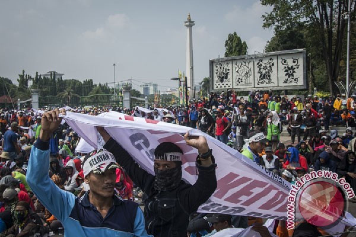 Ratusan nelayan berkumpul di Monas lakukan aksi