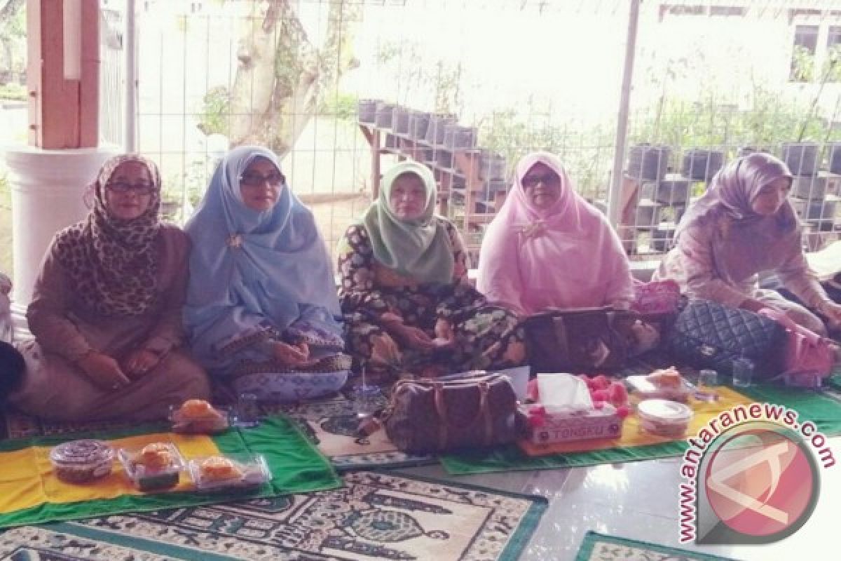 TP PKK Hadiri Kegiatan Darma Wanita Tapsel