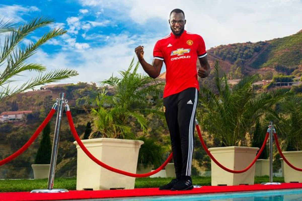 United Resmi Rekrut Penyerang Belgia Lukaku