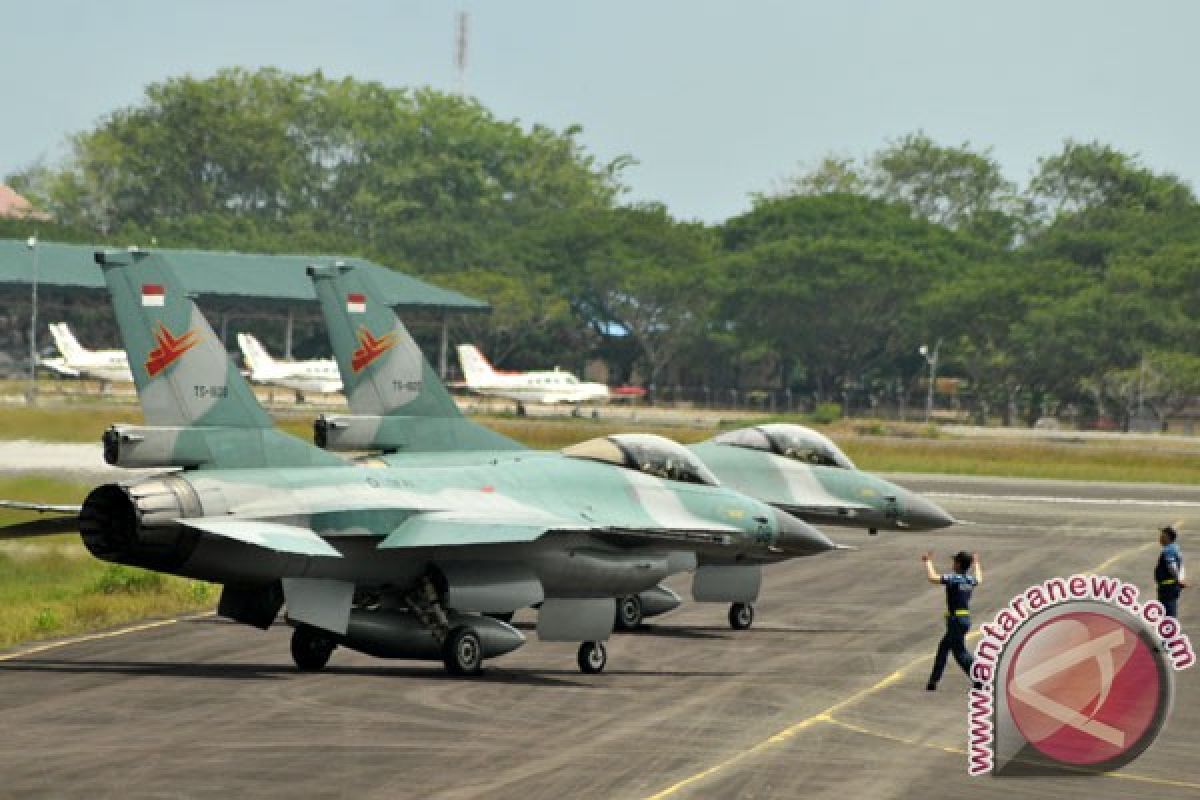 two f-16 fighter aircraft to arrive in east java on friday